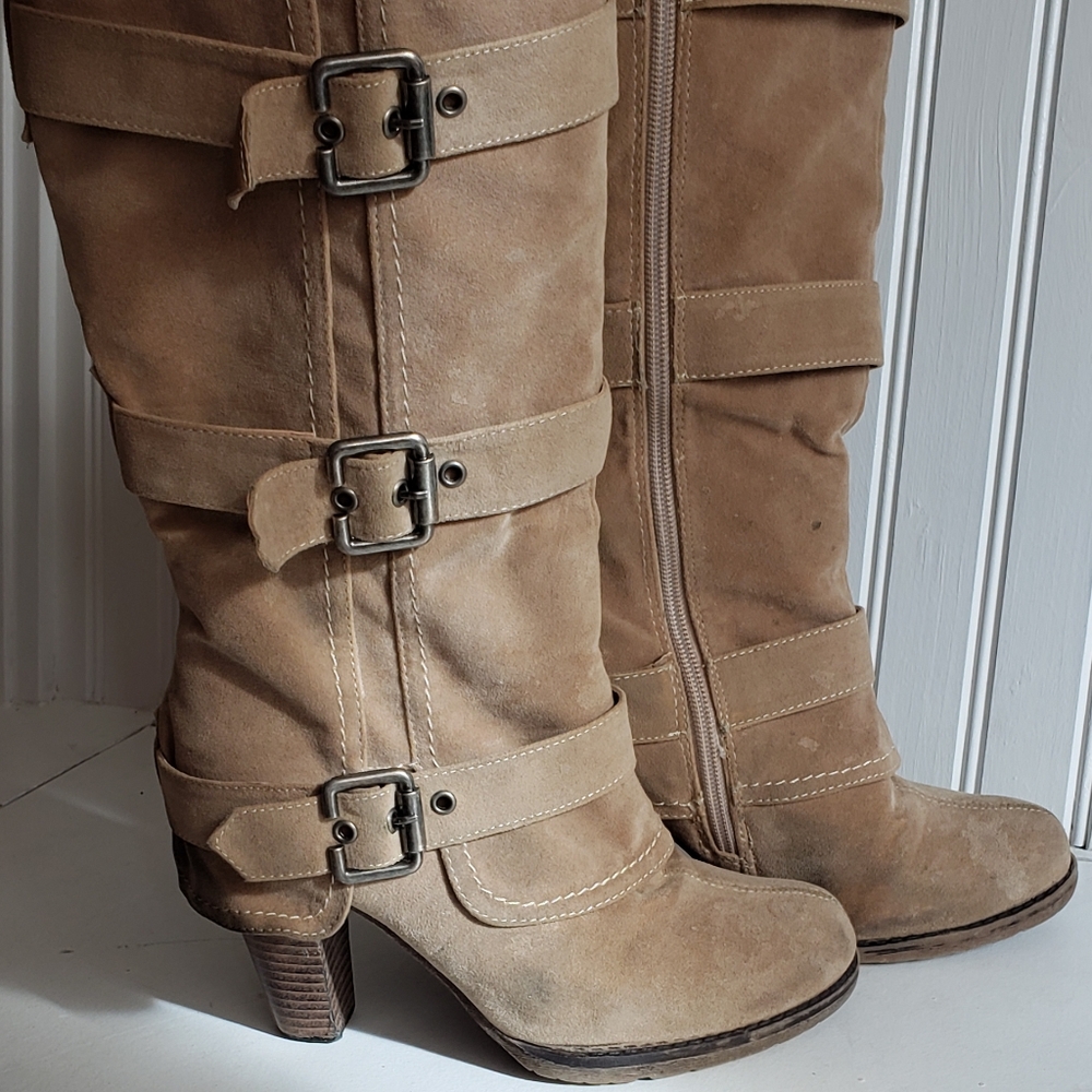 Tan heeled boots with buckles